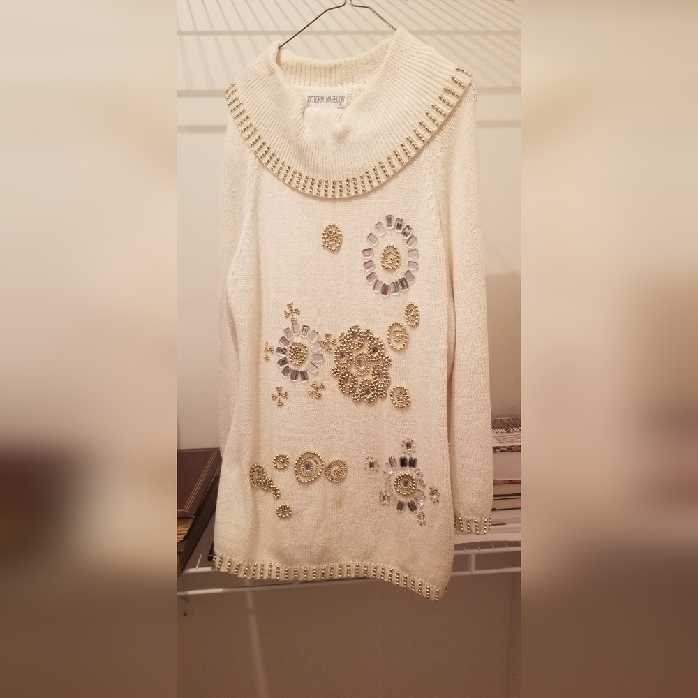 COPY - VICTORIA HARBORS Cowl neck Sweater